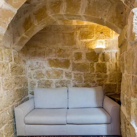 Ir-remissa - Historic In Old Town Victoria