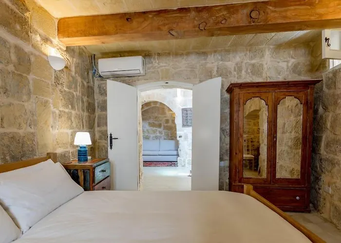 Ir-remissa - Historic In Old Town Victoria